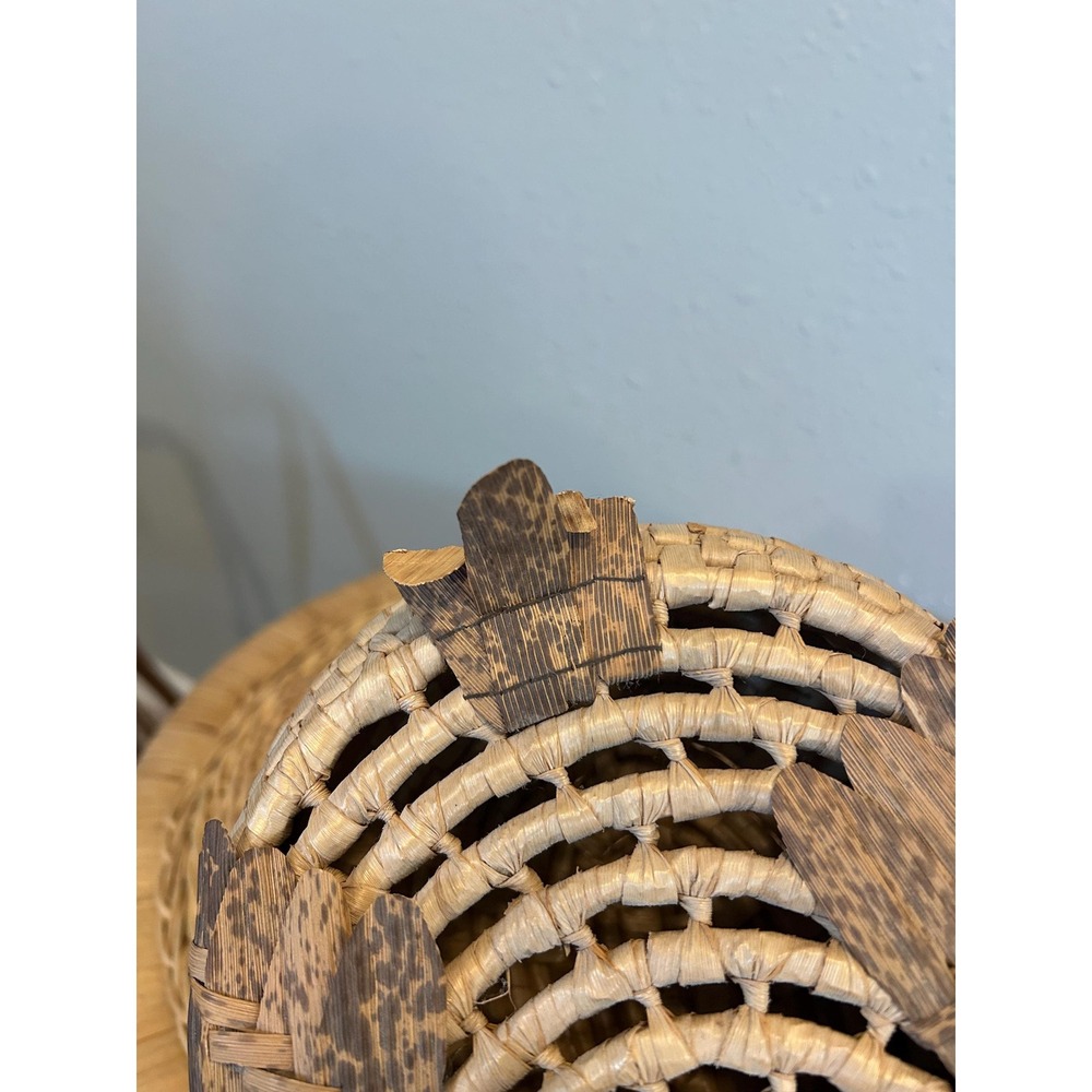 Vintage Chicken Straw Woven Lidded Basket Farmhouse Hen Decor - Picture 7 of 11